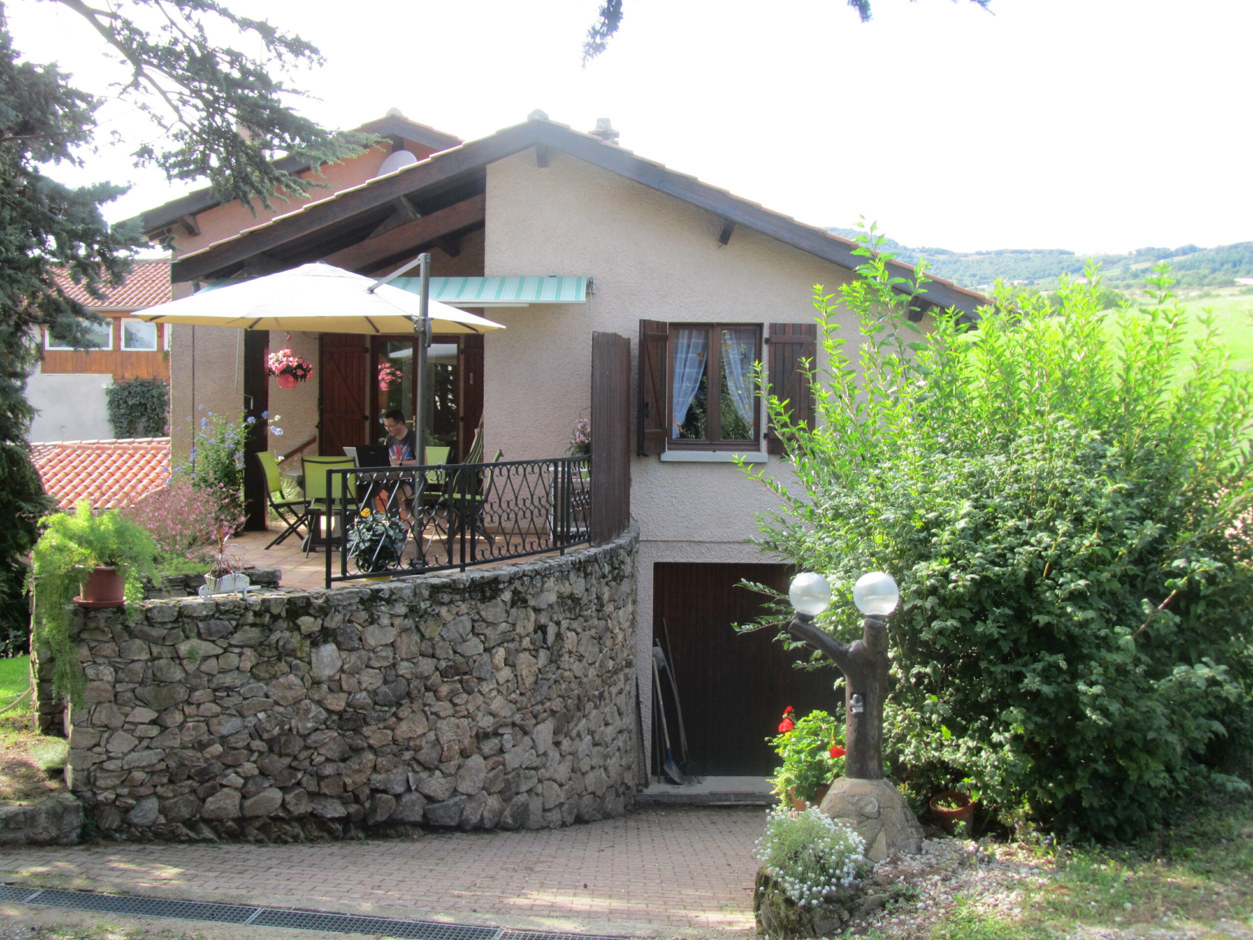 Le gîte situé dans le domaine familial GîtEnChassagne