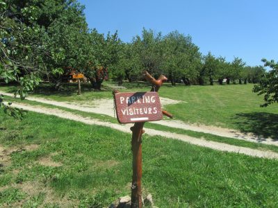 Le parking de GîtEnChassagne