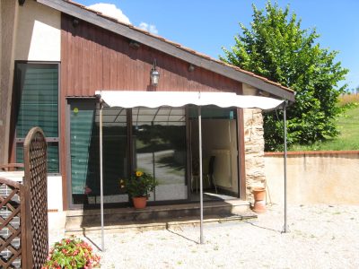 La terrasse du petit gîte pour vos séjours proche de Lyon